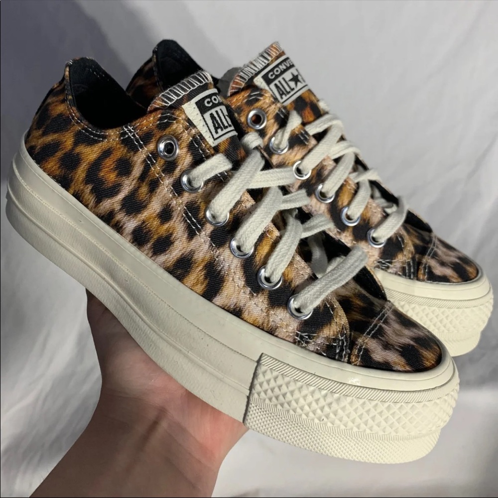 Converse CTAS Lift OX Platform Sneakers
